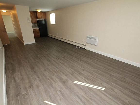 3rd image of 136 N Lincoln St #11