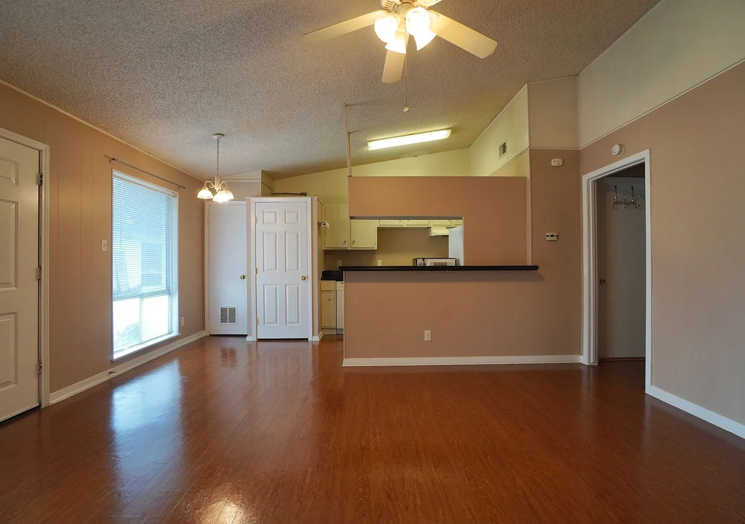 2BR/1BA Apartment with In-Unit Laundry in Austin! — Photo 1