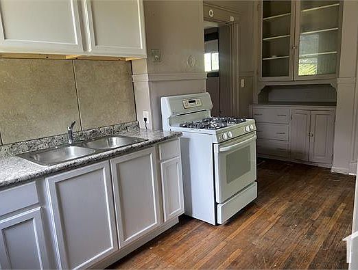 2nd image of 954 Hawthorne Ave #1