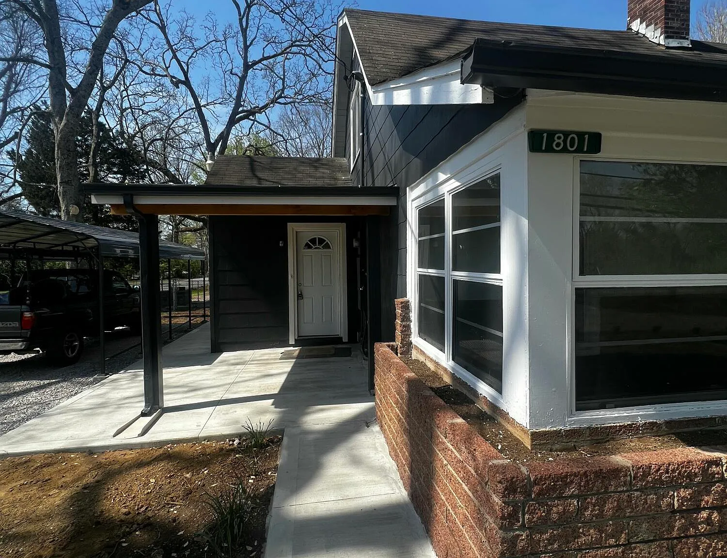 4 bed, 1.5 bath, 1600 sqft, $2,100 — Photo 1