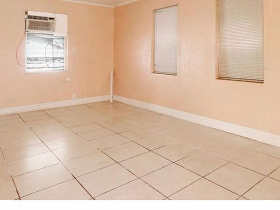 4th image of 1658 Lone Pine Way