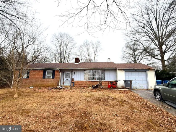 800 Falcon Ln, West Chester, PA 19382