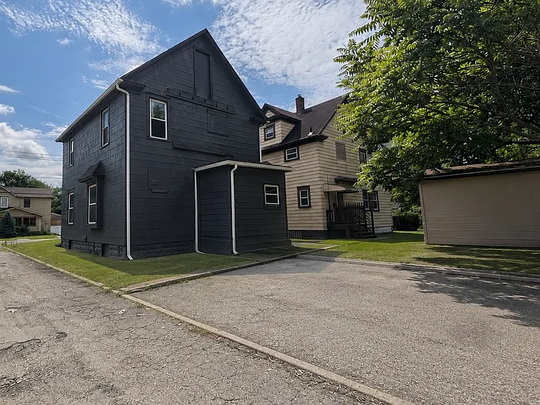 798 Dayton St — Photo 2