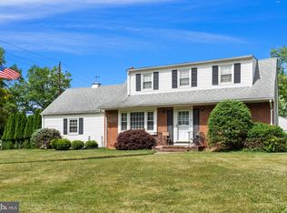 16 Spring Valley Ln, Ewing, NJ 08638
