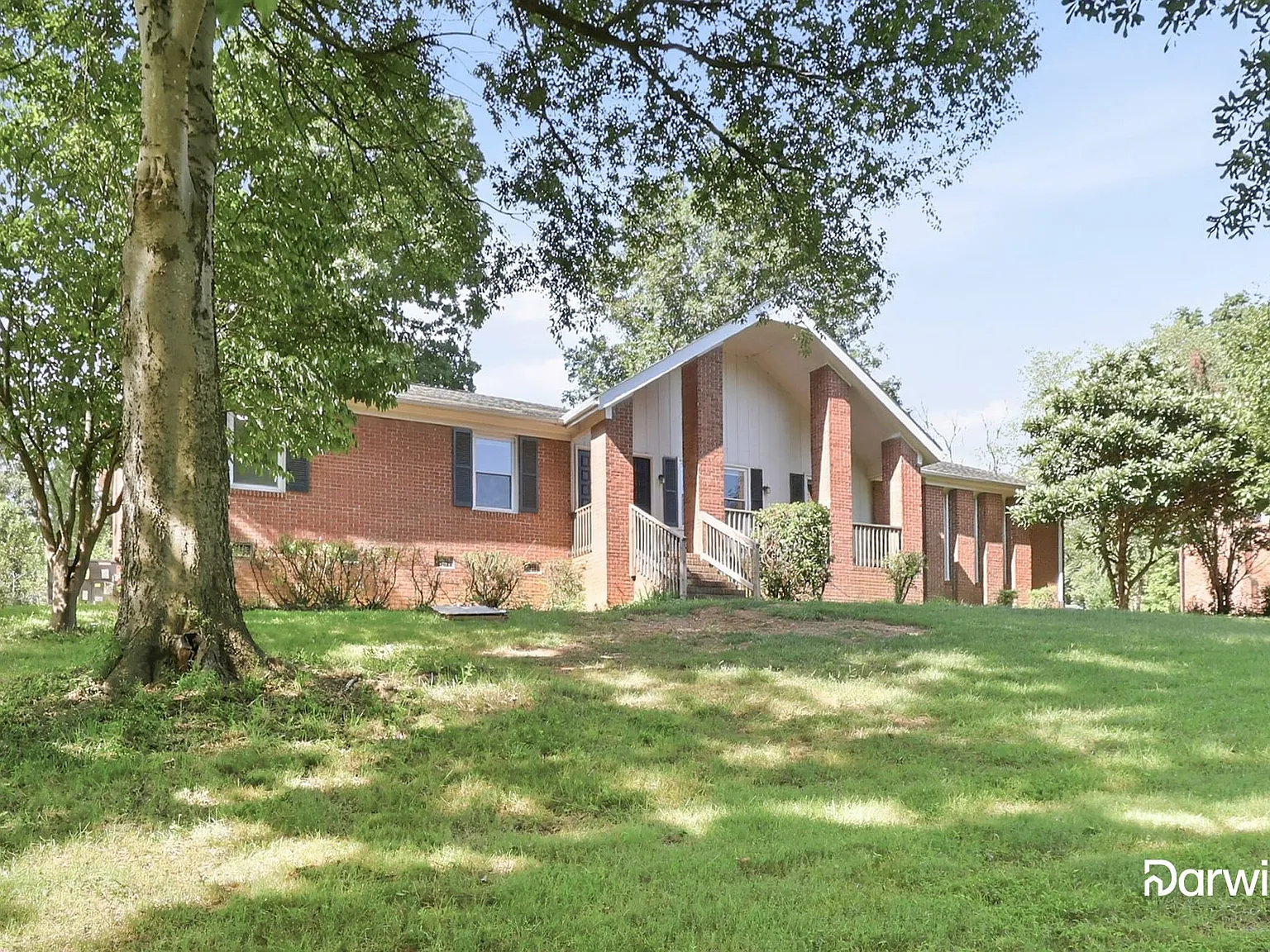 3 bed, 2.0 bath, 1662 sqft, $2,080 — Photo 2