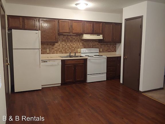 2nd image of 617 Sycamore Cir APT C