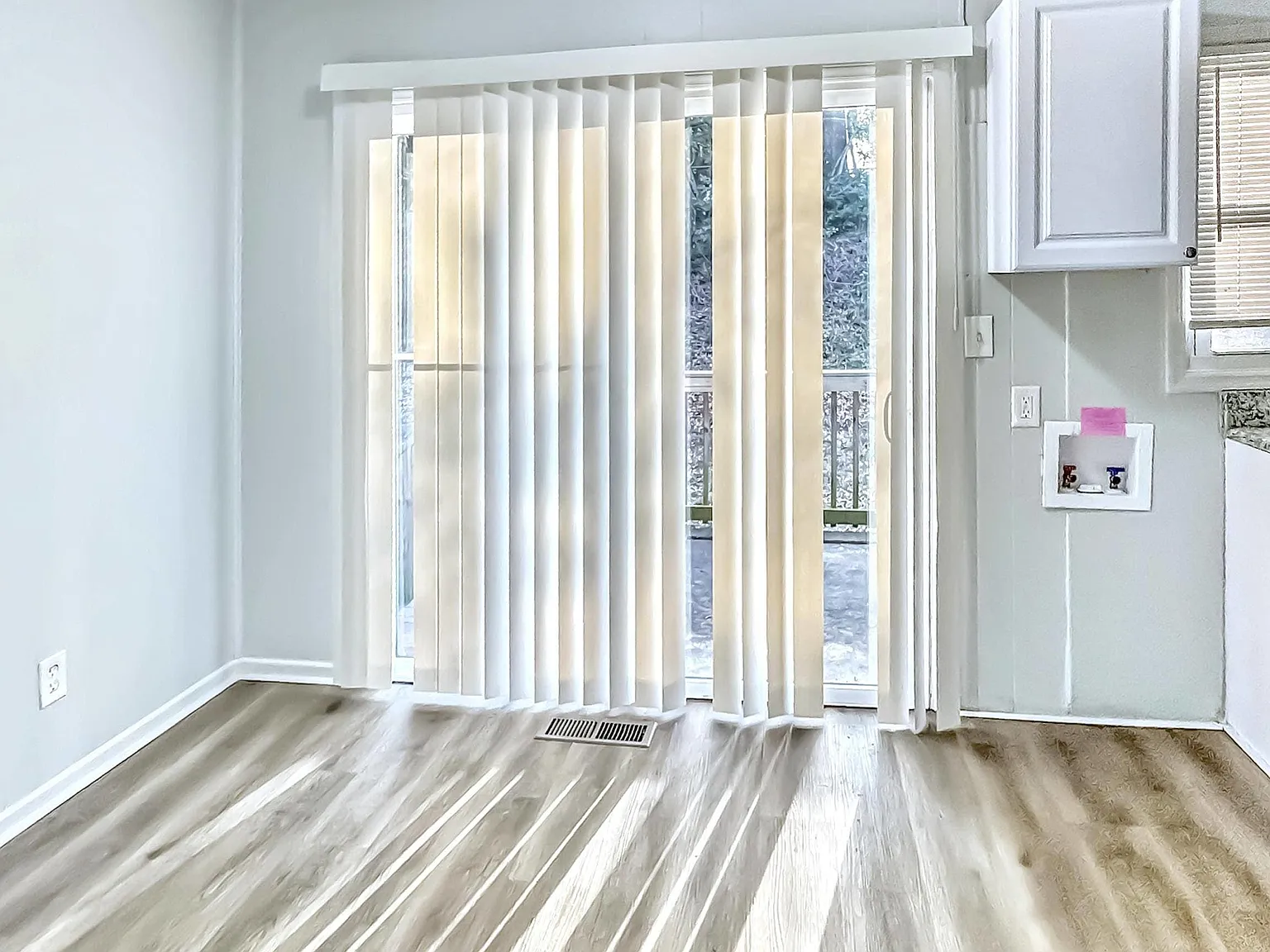 3 bed, 1.0 bath, 912 sqft, $1,485 — Photo 4