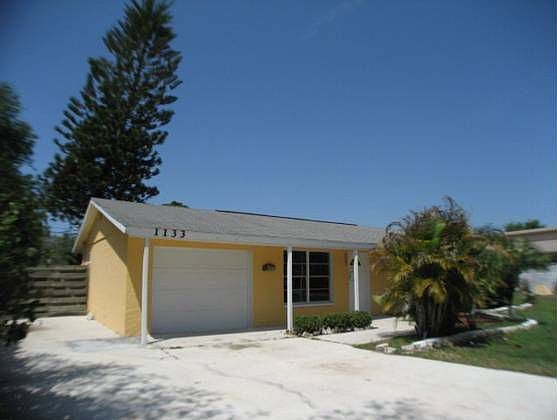 1st image of 1133 Russell Ave