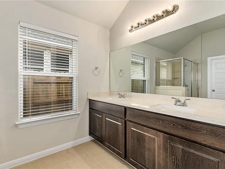 113 Thurston Dr — Photo 28
