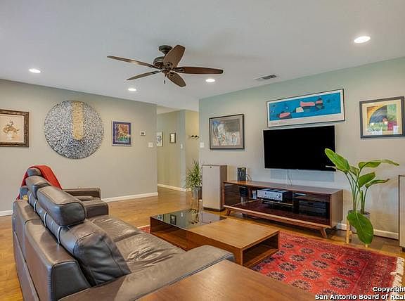 5th image of 325 MEADOWBROOK DR