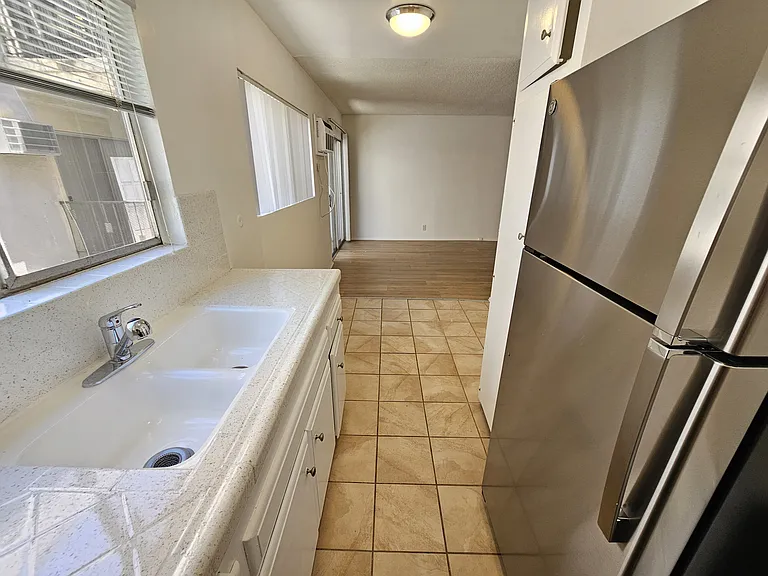1202 N Fuller Ave #6 — Photo 6