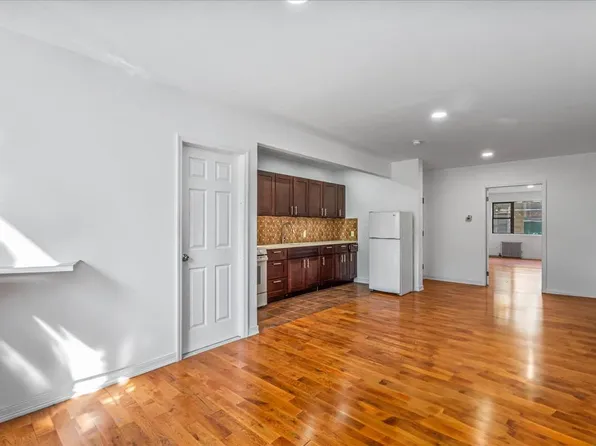 37 Jewel Street image 4 of 32