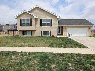 107 Hampton Cir, Williamsburg, IA 52361