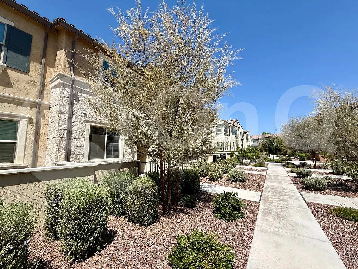 2 bed, 2.0 bath, $1,900 — Photo 1