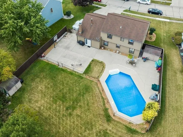 1404 Davidson Ct, Auburn, IN 46706