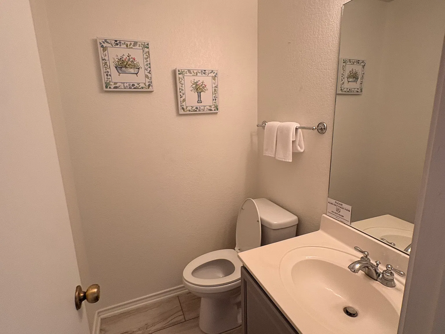 3 bed, 2.5 bath, 2190 sqft, $1,900 — Photo 4
