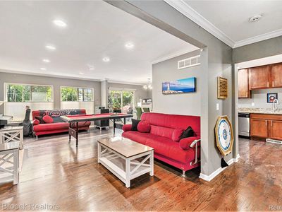 417 James Cir, Royal Oak, MI, 48067