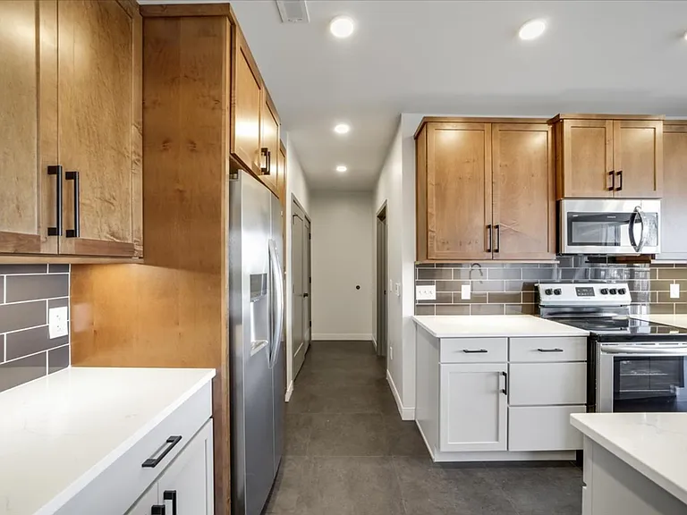 201 E Front St — Photo 17