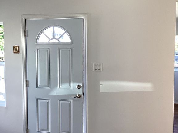 3rd image of 5018-5022 Barrett Ave