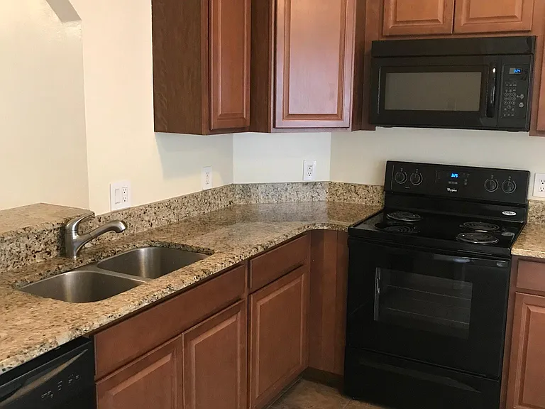 228 Abingdon Cir — Photo 3
