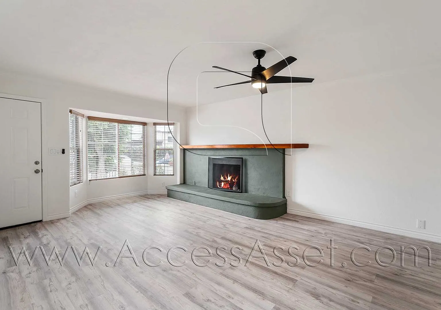 Remarkable 3 Bed/2 Bath Modern, Luxury And Comfort San Diego Home! — Photo 2
