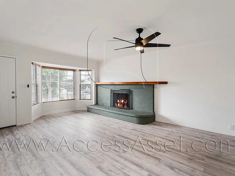 1636 Zoro Way — Photo 2