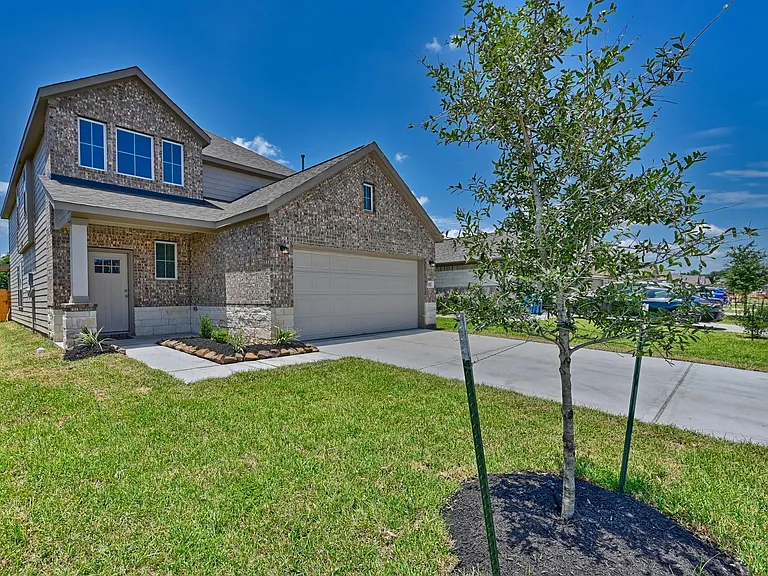 1053 Lilly Ln — Photo 2