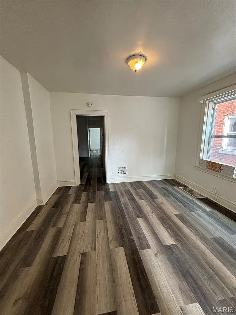 2 bed, 3596 sqft, $1,050 — Photo 2