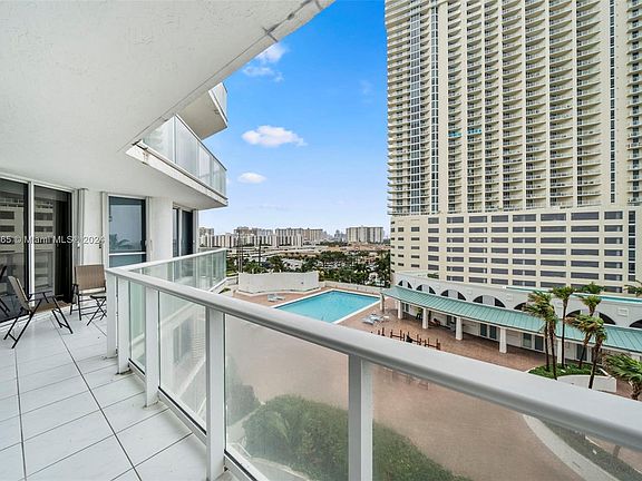 3rd image of 16485 Collins Ave APT 735