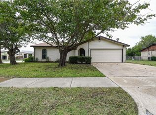 301 Springwillow Rd, Burleson, TX 76028