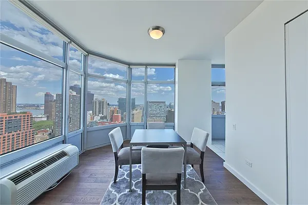 Rented by R New York | media 15