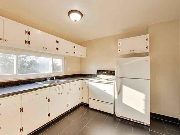 3rd image of 1321 La Playa St APT 12