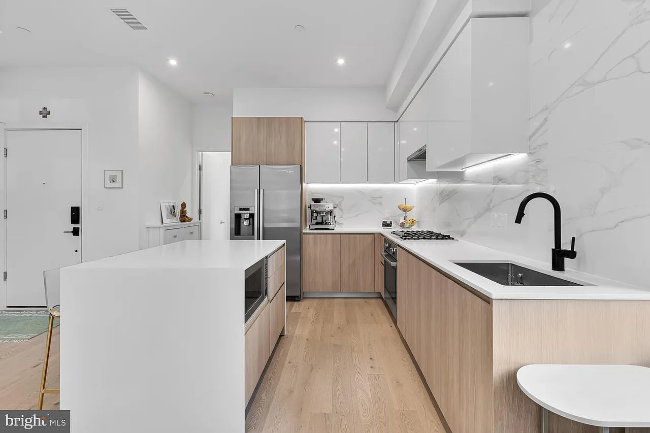 3 bed, 1100 sqft, $5,500 — Photo 3