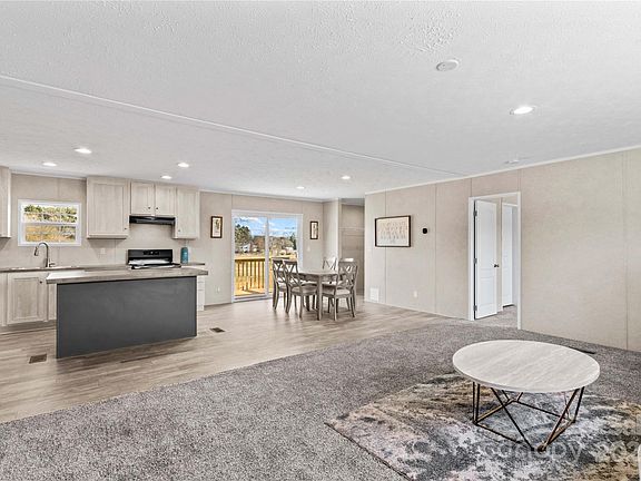 3rd image of 114 Hallmark Estates Dr