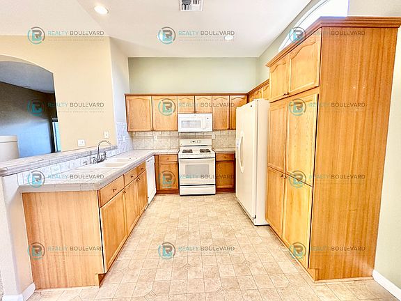 3rd image of 3280 Erin Dr