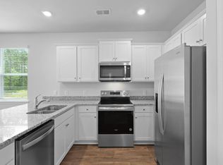 122 Hopkins St, Holly Hill, SC 29059