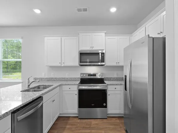 122 Hopkins St, Holly Hill, SC 29059