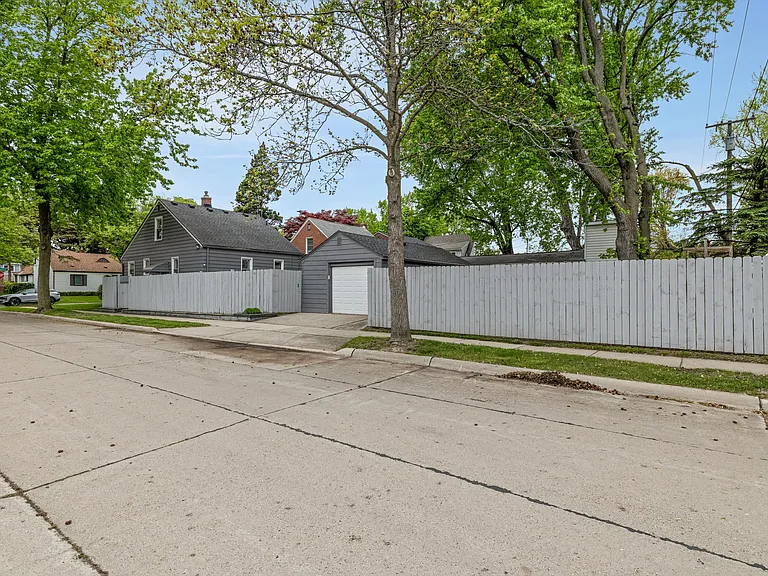 Corner lot with full privacy fence