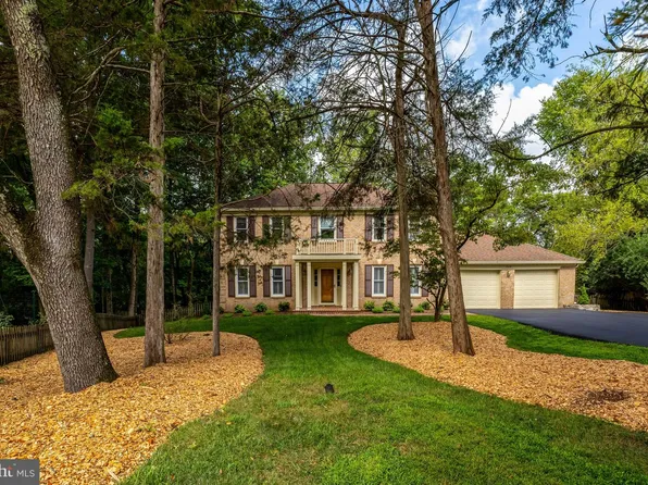 920 Holly Run Ct, Great Falls, VA 22066