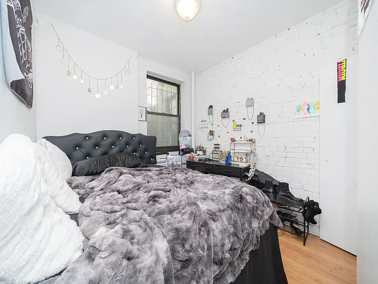 333 W 43rd St #1C — Photo 7