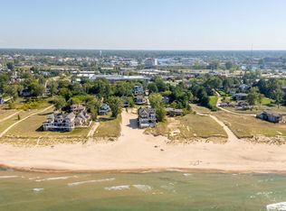 384 Ridgeway St, Saint Joseph, MI 49085