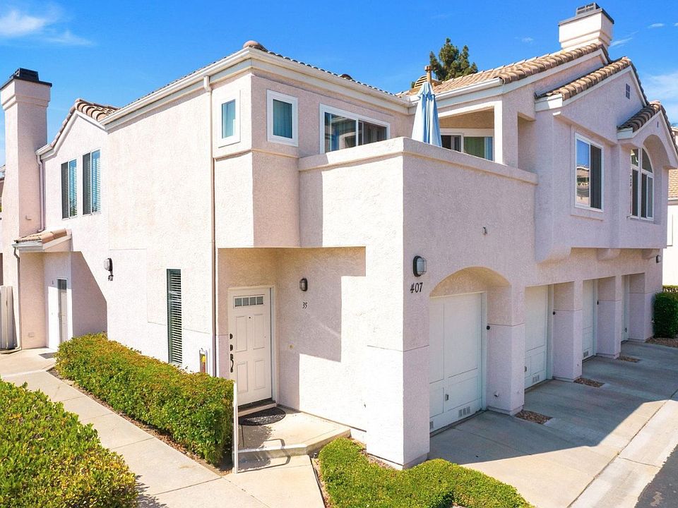 Top, bright corner unit facing West! Updated garage door along with thoughtful updates throughout.