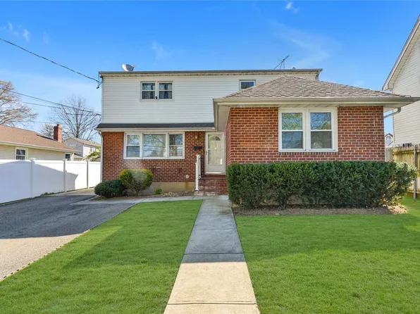 360 Siegel Street, Westbury, NY 11590