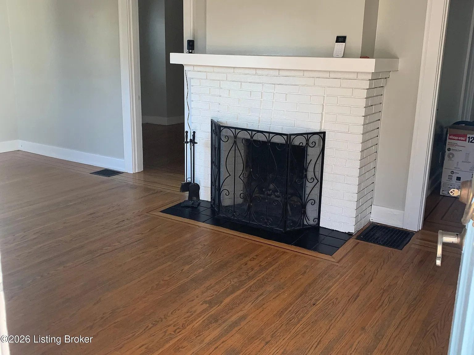 3 bed, 2.0 bath, 2747 sqft, $2,400 — Photo 3