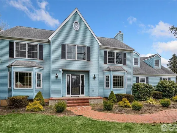 5 Pinewood Ln, Washington, NJ 07882