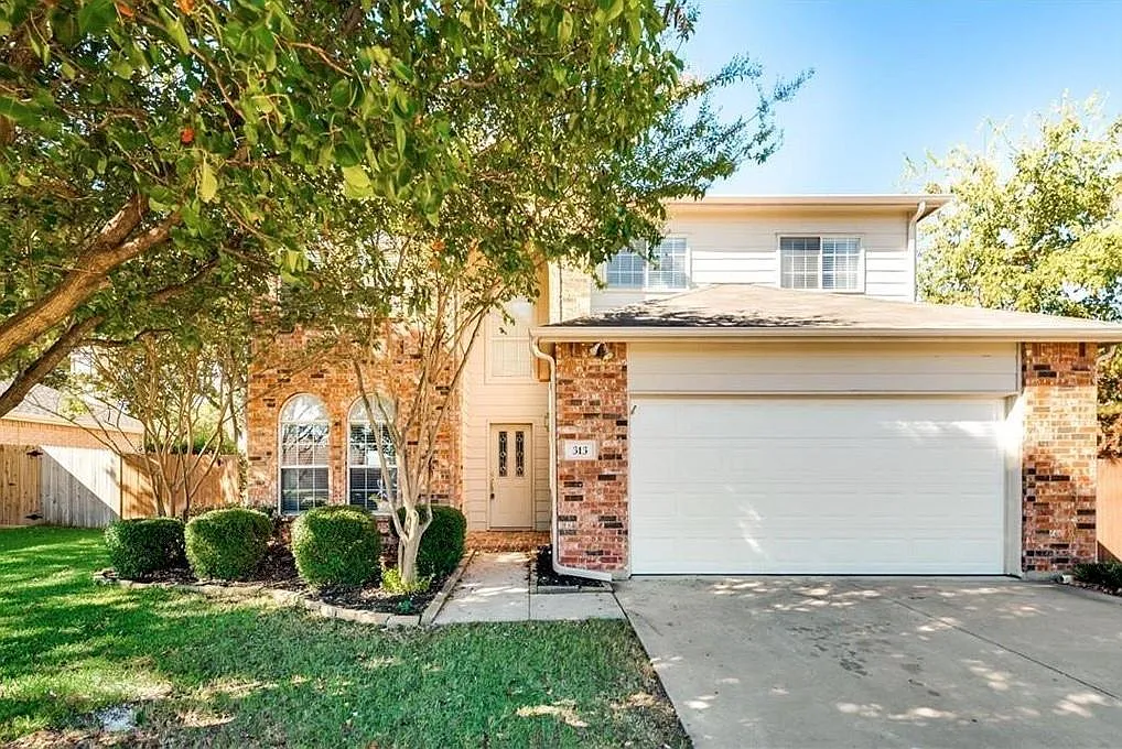 4 bed, 2.5 bath, 2411 sqft, $2,750 — Photo 1