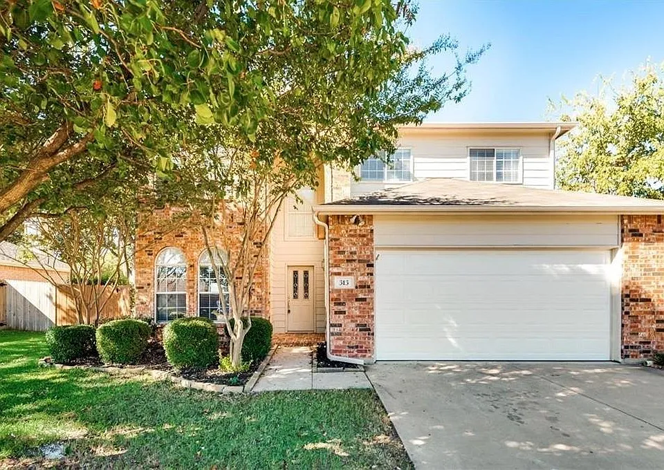 313 Londonderry Ln