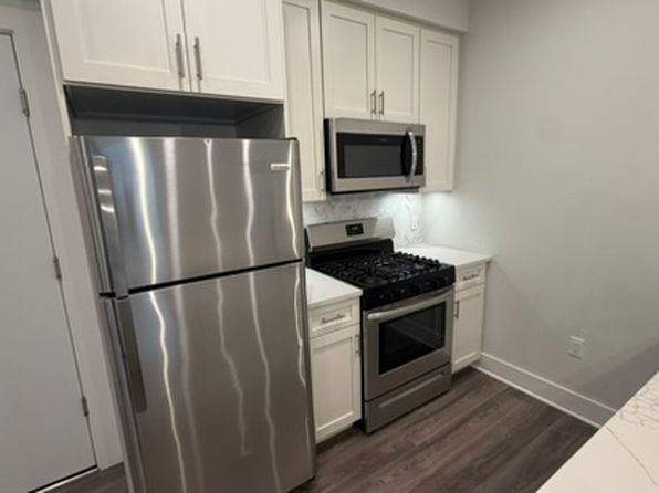 658 Grand St #204