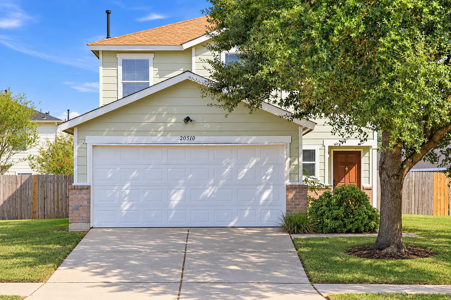 3 bed, 2.5 bath, 1725 sqft, $2,640 — Photo 1