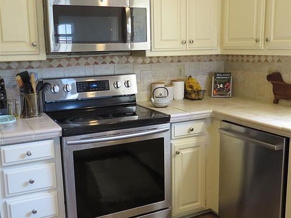 4th image of 2730 Laurel Oaks Dr